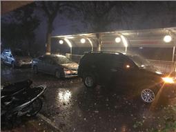 Người dân chịu nhiều thiệt hại sau trận mưa đá đêm giao thừa